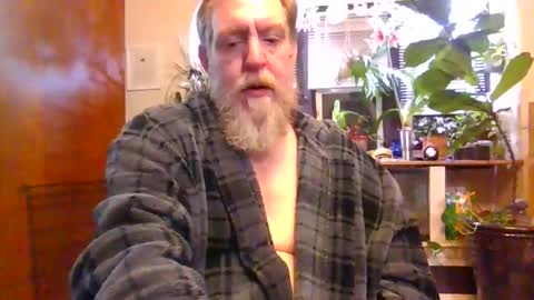 Snapshot of moeblick chatting on December 16, 2025, 11:59 am moeblick online show from December 16, 2025, 11:59 am