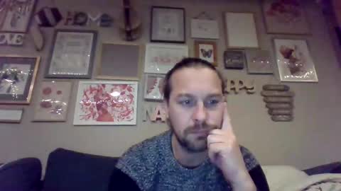 Snapshot of moi9876543210 chatting on January 6, 2025, 11:31 pm Julien online show from January 6, 2025, 11:31 pm