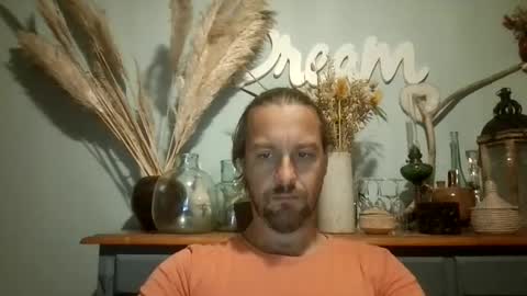 Snapshot of moi9876543210 chatting on September 19, 2025, 10:21 pm Julien online show from September 19, 2025, 10:21 pm