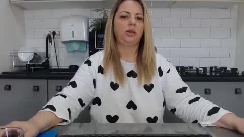 erika online show from February 4, 2025, 10:10 am