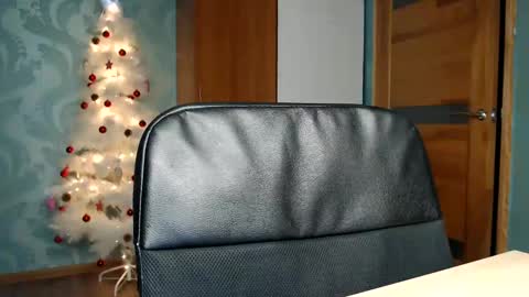 Snapshot of molli_and_tom chatting on January 10, 2025, 11:29 pm Bitcoin 1P8NuZxsaNsQTx7wJJJ7Ao1mic4nvJPVLC online show from January 10, 2025, 11:29 pm