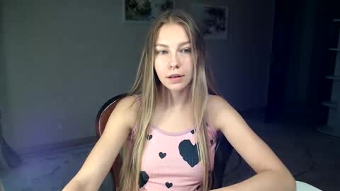 Snapshot of molli_and_tom chatting on October 7, 2025, 2:03 pm Bitcoin 1P8NuZxsaNsQTx7wJJJ7Ao1mic4nvJPVLC online show from October 7, 2025, 2:03 pm