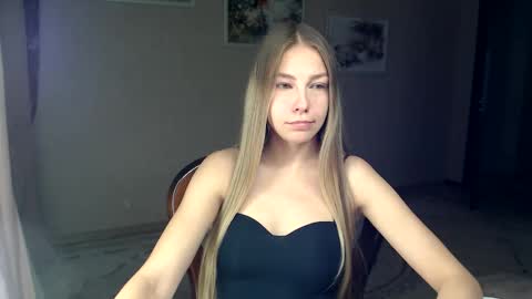 Snapshot of molli_and_tom chatting on October 12, 2025, 9:58 pm Bitcoin 1P8NuZxsaNsQTx7wJJJ7Ao1mic4nvJPVLC online show from October 12, 2025, 9:58 pm