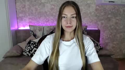 Snapshot of molli_and_tom chatting on November 23, 2025, 9:36 pm Bitcoin 1P8NuZxsaNsQTx7wJJJ7Ao1mic4nvJPVLC online show from November 23, 2025, 9:36 pm