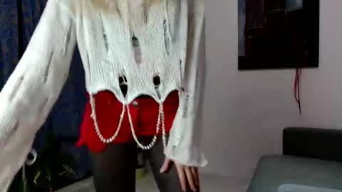 molliart online show from February 17, 2026, 7:31 pm