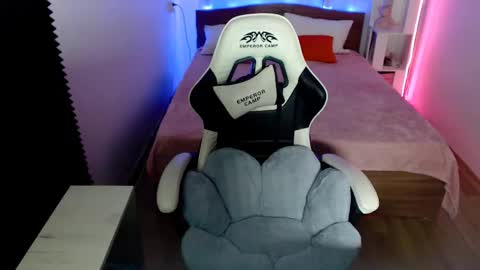 Molly Prvt is open online show from March 5, 2025, 8:54 am