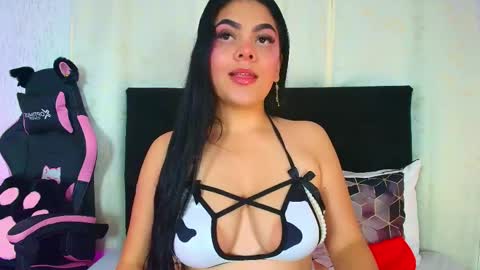 Snapshot of molly_bick chatting on May 23, 2026, 5:23 am Molly Bick online show from May 23, 2026, 5:23 am
