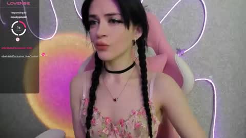 Snapshot of molly_crystall chatting on June 26, 2026, 2:49 am Molly - online show from June 26, 2026, 2:49 am