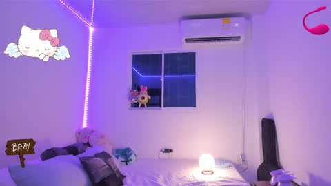 Snapshot of molly_g18 chatting on December 19, 2024, 5:18 am MARIANA online show from December 19, 2024, 5:18 am