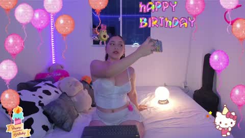 Snapshot of molly_g18 chatting on December 28, 2024, 2:33 am MARIANA online show from December 28, 2024, 2:33 am