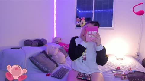 Snapshot of molly_g18 chatting on February 2, 2025, 3:43 am MARIANA online show from February 2, 2025, 3:43 am