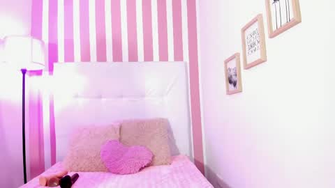 Snapshot of molly_h0t chatting on June 3, 2026, 12:30 pm online show from June 3, 2026, 12:30 pm