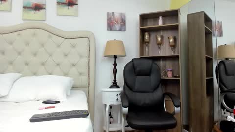 Snapshot of molly_madisson0 chatting on February 23, 2026, 12:13 pm molly_madisson0 online show from February 23, 2026, 12:13 pm