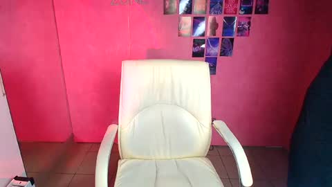 Snapshot of molly_mis chatting on July 15, 2026, 11:37 am Molly online show from July 15, 2026, 11:37 am