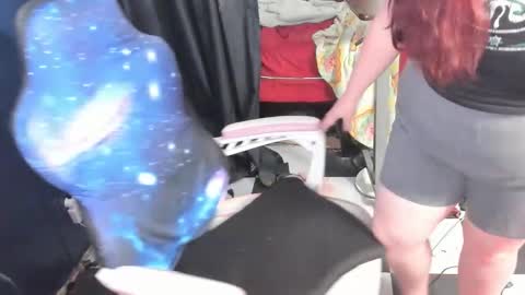 molly_moons online show from April 15, 2026, 7:58 pm