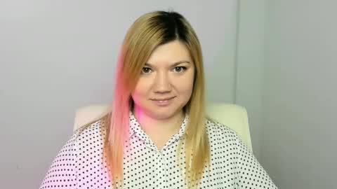 Snapshot of molly_moree chatting on January 25, 2025, 12:26 pm Molly online show from January 25, 2025, 12:26 pm