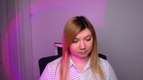 Snapshot of molly_moree chatting on January 27, 2025, 12:26 pm Molly online show from January 27, 2025, 12:26 pm