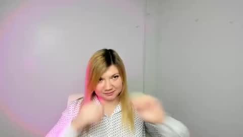 Snapshot of molly_moree chatting on February 10, 2025, 3:32 pm Molly online show from February 10, 2025, 3:32 pm