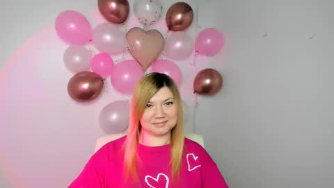 Snapshot of molly_moree chatting on February 14, 2025, 12:25 pm Molly online show from February 14, 2025, 12:25 pm