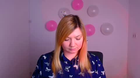Snapshot of molly_moree chatting on February 17, 2025, 12:38 pm Molly online show from February 17, 2025, 12:38 pm