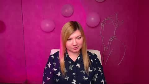 Snapshot of molly_moree chatting on February 18, 2025, 12:28 pm Molly online show from February 18, 2025, 12:28 pm