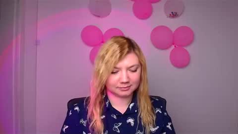 Snapshot of molly_moree chatting on February 26, 2025, 12:47 pm Molly online show from February 26, 2025, 12:47 pm