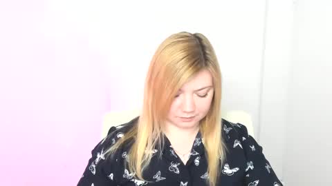 Snapshot of molly_moree chatting on March 12, 2025, 1:19 pm Molly online show from March 12, 2025, 1:19 pm
