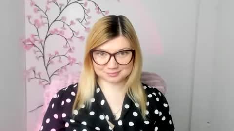 Molly online show from March 18, 2026, 12:41 pm