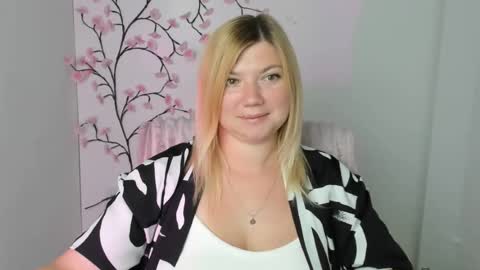 Snapshot of molly_moree chatting on July 7, 2026, 11:36 am Molly online show from July 7, 2026, 11:36 am