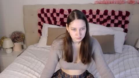Snapshot of molly_moretti chatting on April 6, 2026, 12:17 pm check my bio online show from April 6, 2026, 12:17 pm