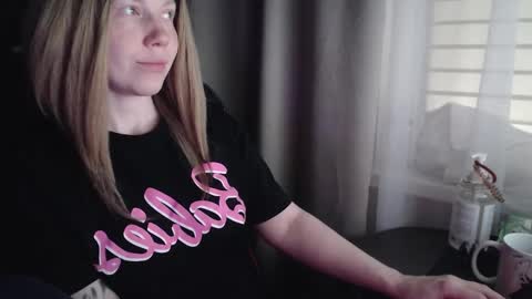 I have new photos come and see with love Molly online show from September 13, 2025, 11:10 am