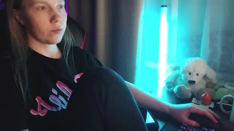 I have new photos come and see with love Molly online show from January 5, 2026, 5:27 pm