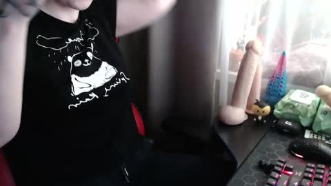 Snapshot of molly_royse chatting on June 3, 2026, 2:33 pm I have new photos come and see with love Molly online show from June 3, 2026, 2:33 pm