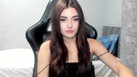 Molly online show from November 23, 2025, 7:46 pm