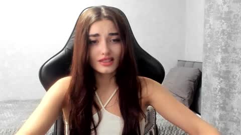 Molly online show from December 2, 2025, 7:20 pm