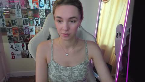 Molly online show from September 15, 2025, 1:27 am