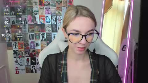Molly online show from September 19, 2025, 1:18 am