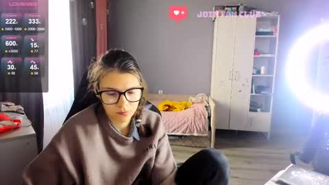 Snapshot of mollylollipop20 chatting on September 15, 2025, 2:55 am KIRA online show from September 15, 2025, 2:55 am