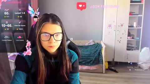 Snapshot of mollylollipop20 chatting on October 17, 2025, 5:32 am KIRA online show from October 17, 2025, 5:32 am