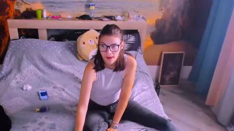  KIRA  online show from July 16, 2026, 7:25 am