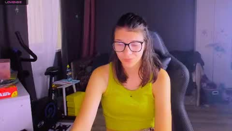  KIRA  online show from August 4, 2026, 3:43 am