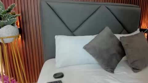 mollylove_ online show from January 17, 2026, 7:17 pm