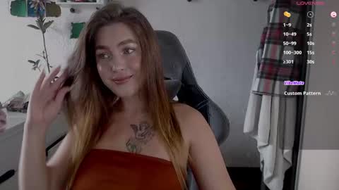 Snapshot of mollymiks chatting on July 14, 2026, 4:06 am Molly online show from July 14, 2026, 4:06 am