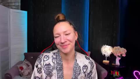 hi im Molly heregreat boobs big heart  warm pussy  online show from December 4, 2025, 1:04 am