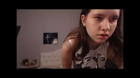 Molly online show from November 24, 2025, 2:06 pm