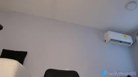 Molly  online show from September 8, 2025, 9:47 pm