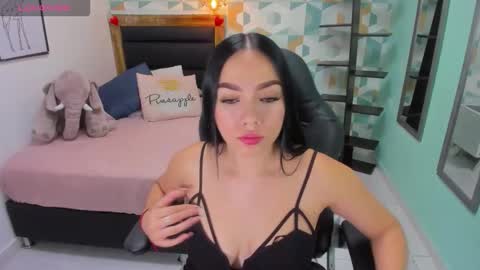 MOLLY online show from October 11, 2025, 7:12 pm