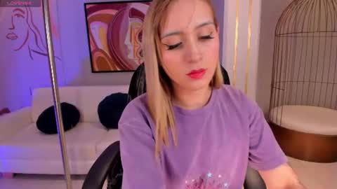 Snapshot of mollysunders_ chatting on June 19, 2026, 8:23 pm Molly Sunders online show from June 19, 2026, 8:23 pm
