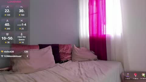 Snapshot of mollyybloom chatting on February 9, 2026, 4:00 pm Molly online show from February 9, 2026, 4:00 pm