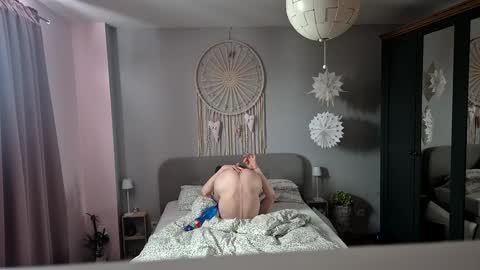 Snapshot of molnaratti14 chatting on January 5, 2025, 10:43 am Oszkr online show from January 5, 2025, 10:43 am